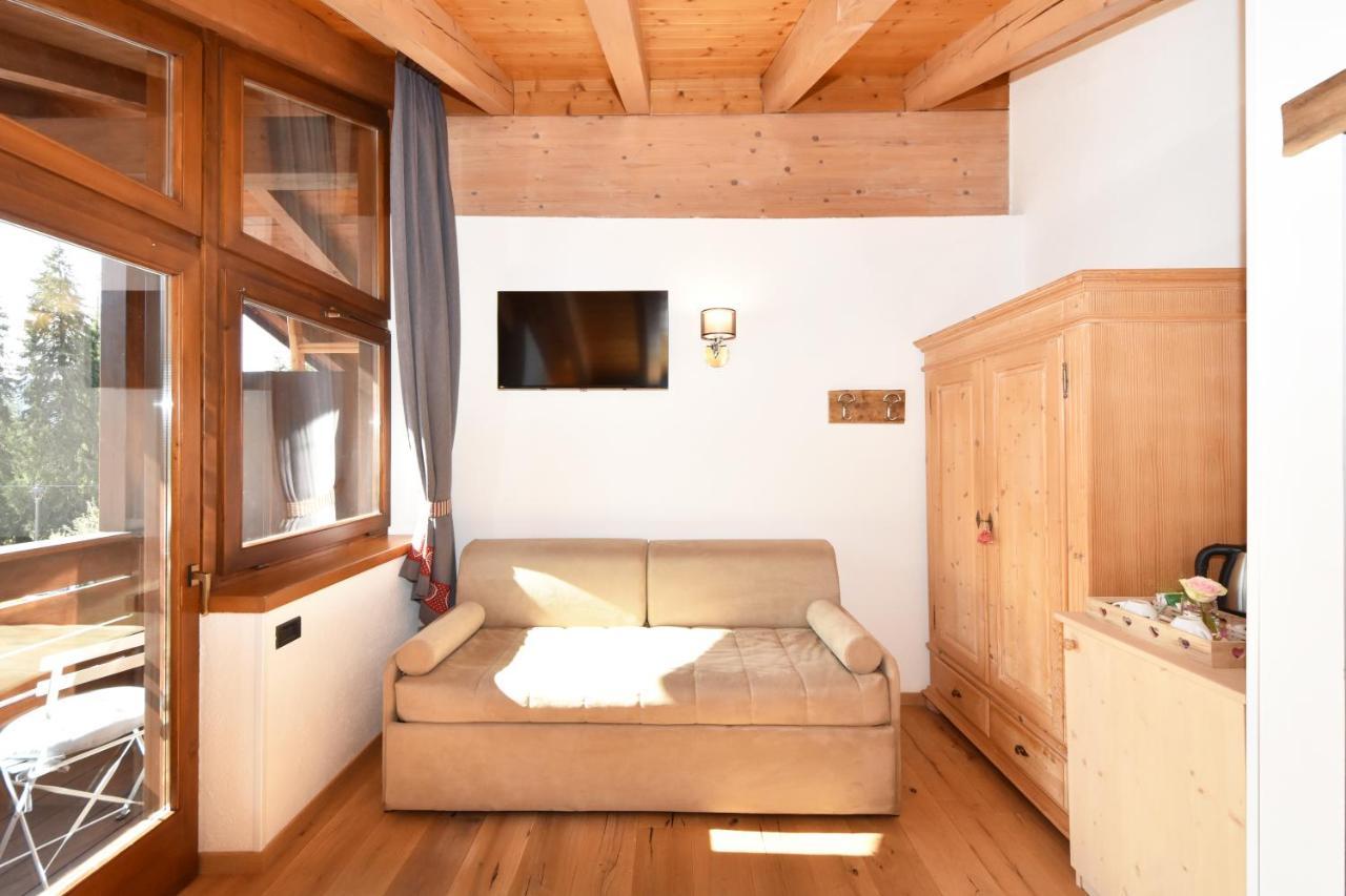 Lo Chalet Delle Ville Varena Exterior foto